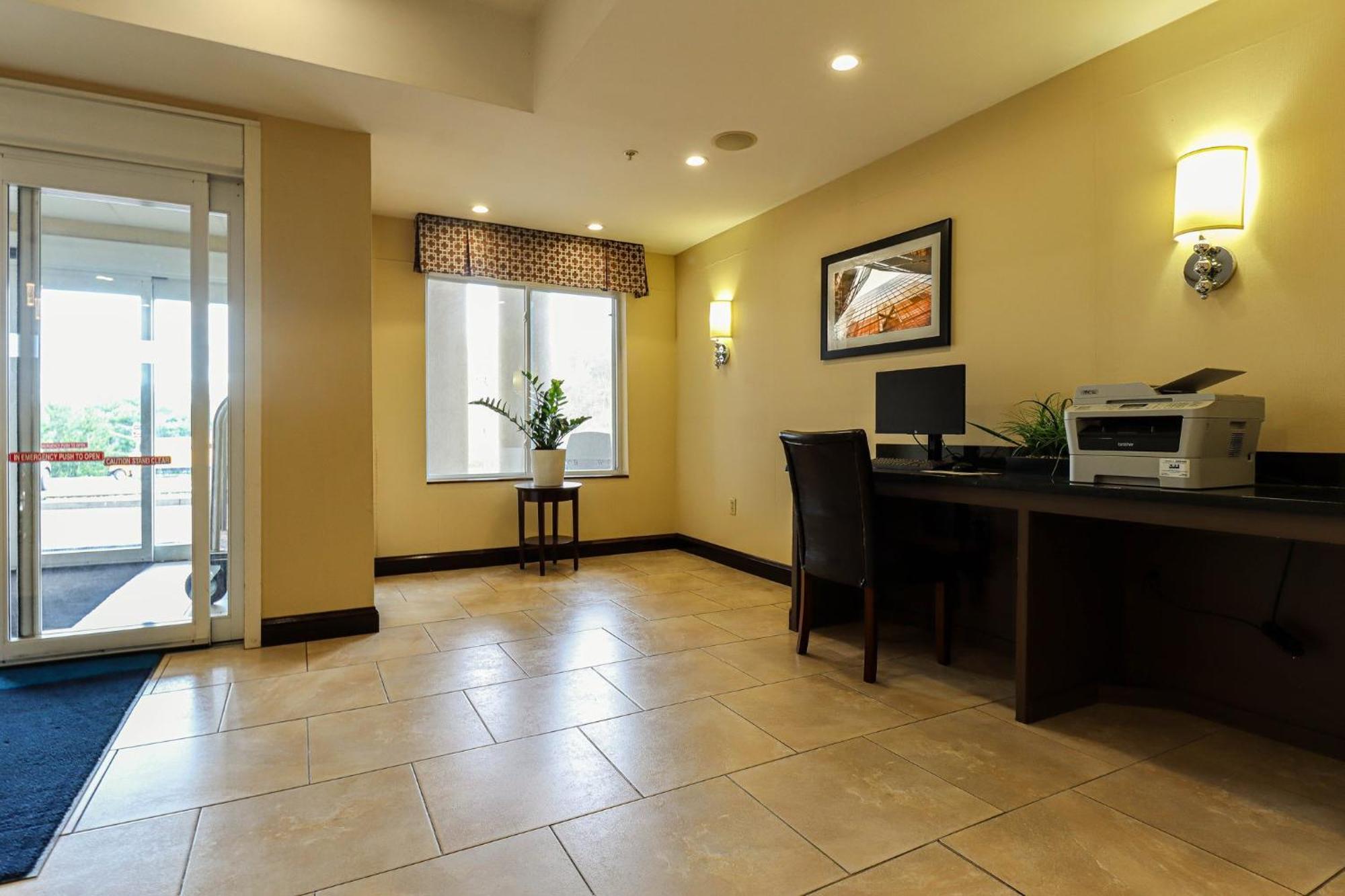Holiday Express&suites Hotel