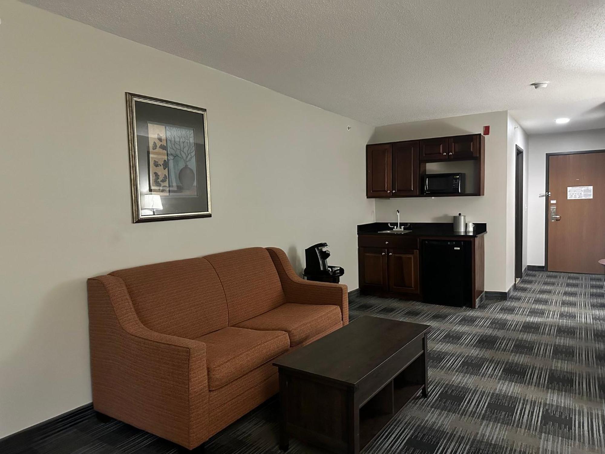 Express And By Ihg 3*