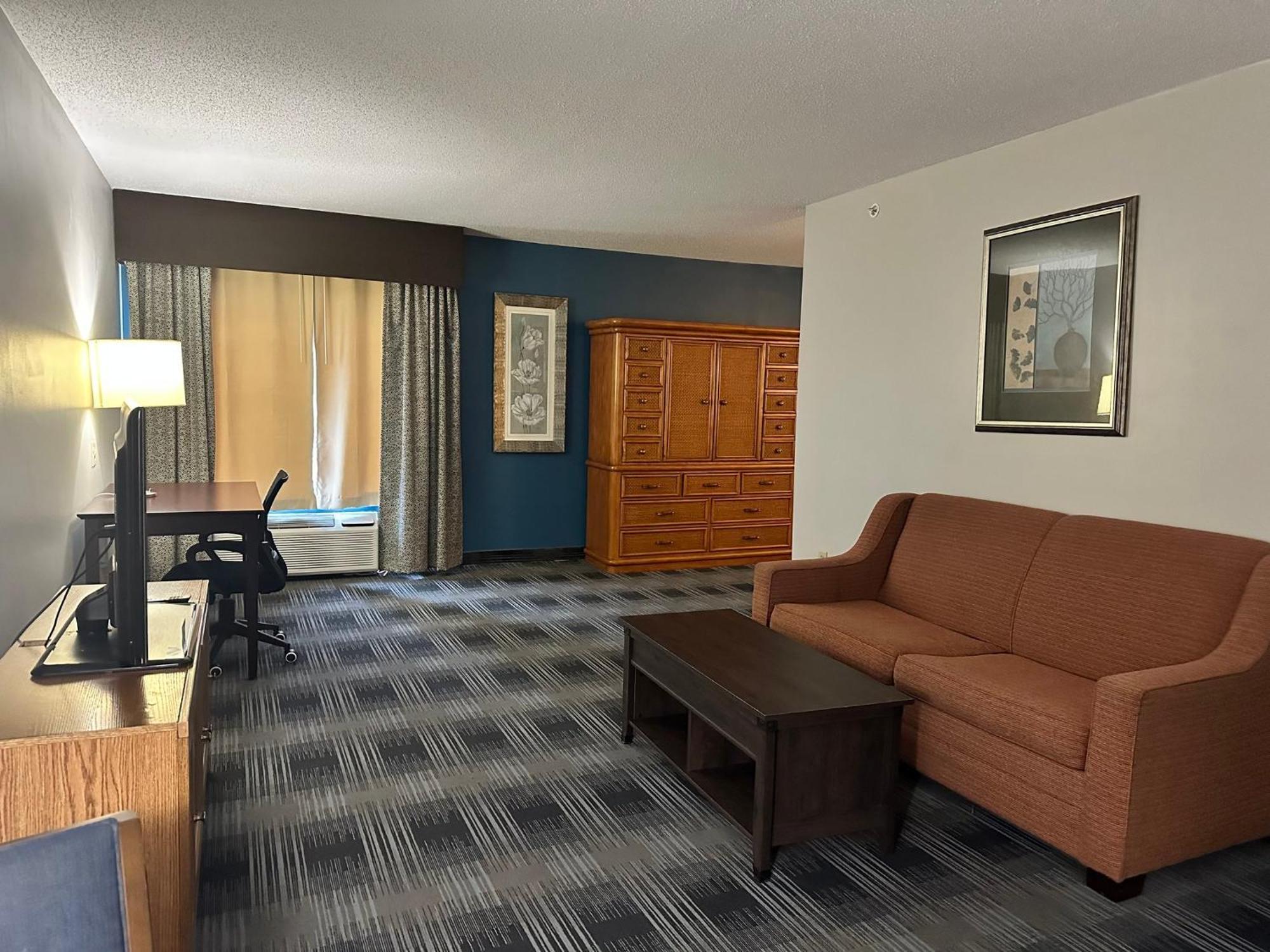 Express And By Ihg Hotel 3*