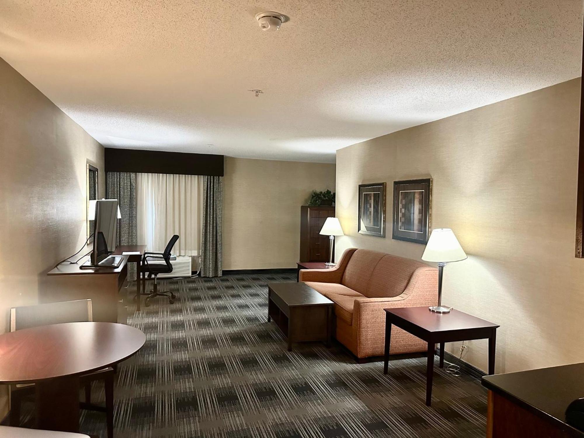 Express And By Ihg 3*