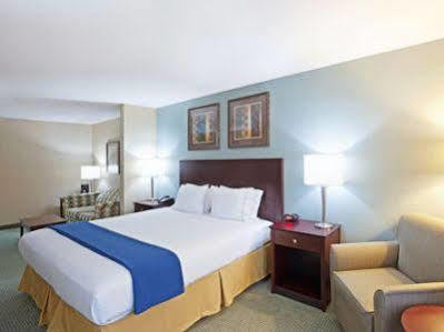 Holiday Express And By Ihg 3*