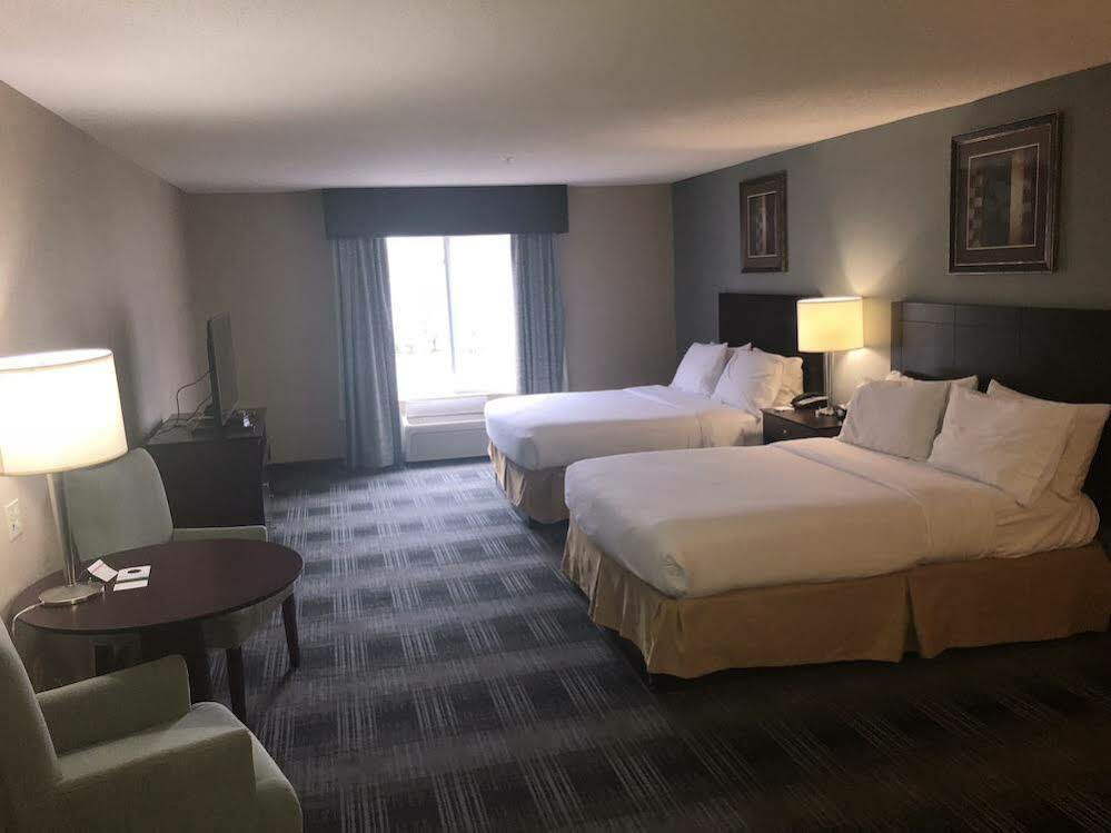 Holiday Express And By Ihg Hotel 3*