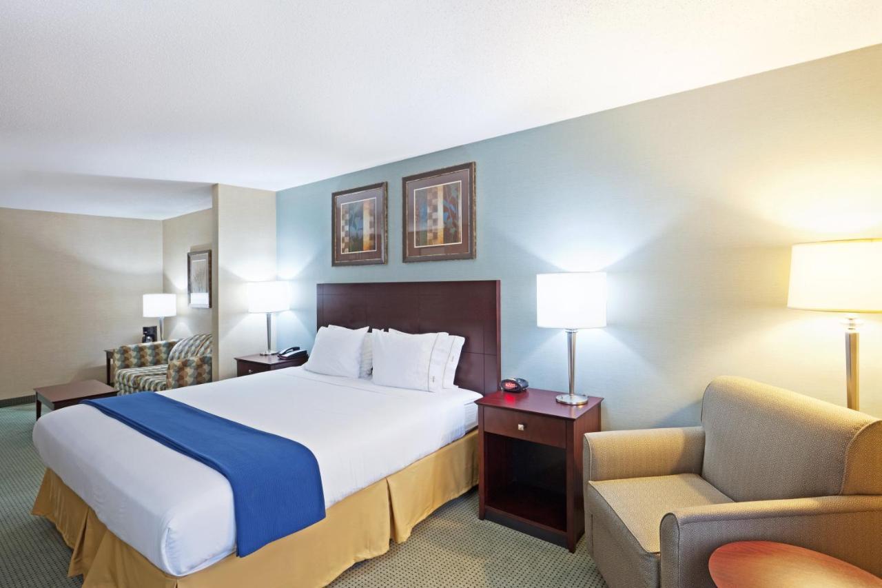 Holiday Express And By Ihg Hotel